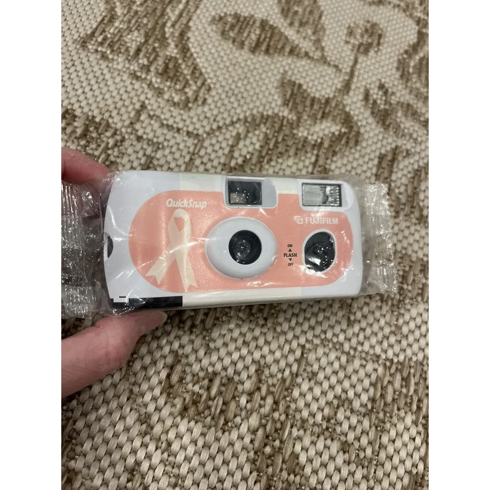 Fujifilm Quick Snap Flash Camera 27 Exp 35mm Single Use Point Breast Can Expired